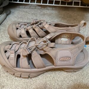 Keen Women's Sandals - purply/tan color size 8.5 like new
